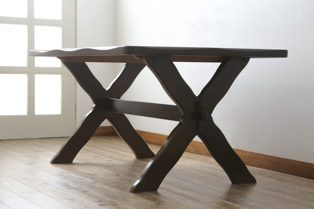 中古　希少な廃盤品　カリモク家具(karimoku)　ルスティック(RUSTIC)　柔らかな曲線が優しい雰囲気を醸し出すダイニングテーブル(食卓、4人掛け)(R-074055)