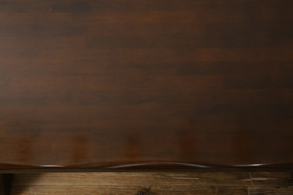 中古　希少な廃盤品　カリモク家具(karimoku)　ルスティック(RUSTIC)　柔らかな曲線が優しい雰囲気を醸し出すダイニングテーブル(食卓、4人掛け)(R-074055)