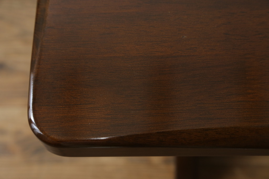 中古　希少な廃盤品　カリモク家具(karimoku)　ルスティック(RUSTIC)　柔らかな曲線が優しい雰囲気を醸し出すダイニングテーブル(食卓、4人掛け)(R-074055)