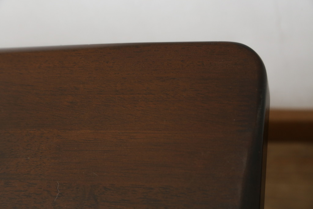 中古　希少な廃盤品　カリモク家具(karimoku)　ルスティック(RUSTIC)　柔らかな曲線が優しい雰囲気を醸し出すダイニングテーブル(食卓、4人掛け)(R-074055)