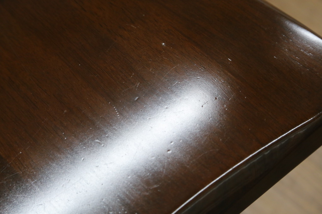 中古　希少な廃盤品　カリモク家具(karimoku)　ルスティック(RUSTIC)　柔らかな曲線が優しい雰囲気を醸し出すダイニングテーブル(食卓、4人掛け)(R-074055)