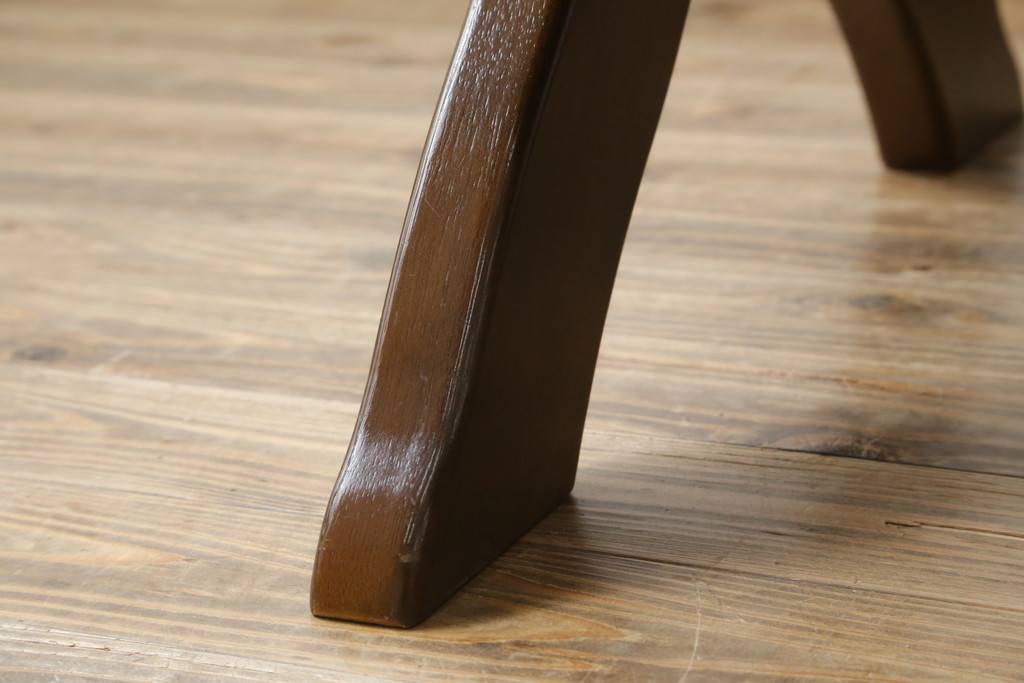 中古　希少な廃盤品　カリモク家具(karimoku)　ルスティック(RUSTIC)　柔らかな曲線が優しい雰囲気を醸し出すダイニングテーブル(食卓、4人掛け)(R-074055)