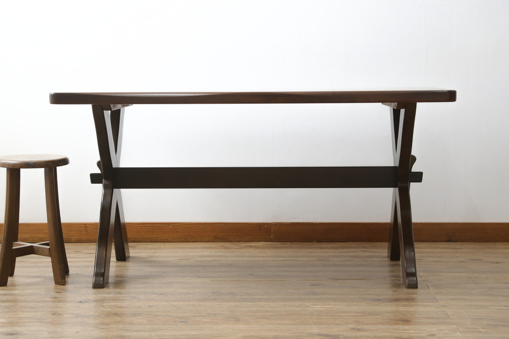 中古　希少な廃盤品　カリモク家具(karimoku)　ルスティック(RUSTIC)　柔らかな曲線が優しい雰囲気を醸し出すダイニングテーブル(食卓、4人掛け)(R-074055)