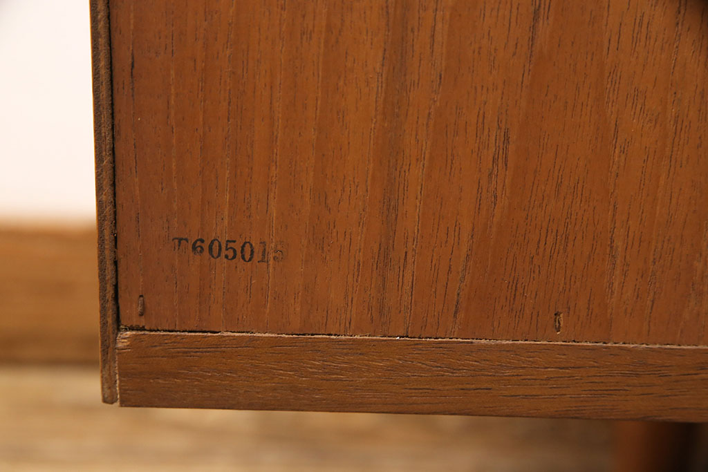 ヴィンテージ家具　国産　チーク材　カリモク　北欧風のデザインがおしゃれなリビングボード(引き出し、サイドボード、ビンテージ)(R-049204)