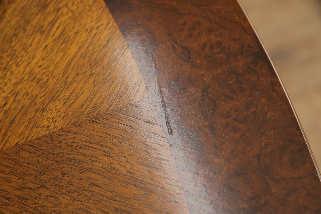 中古　美品　DREXEL HERITAGE(ドレクセルヘリテイジ)　FRANCESCA(フランチェスカ)シリーズ　優美な佇まいのダイニングテーブル(2人掛け、4人掛け)(R-051811)