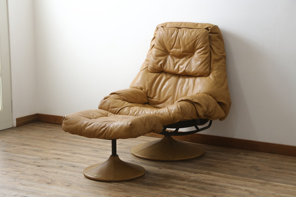 中古　美品　希少な廃番品　EKORNES(エコーネス)　最上級クラス　ドルチェシリーズ　ストレスレスチェアとオットマンのセット(本革、レザー、リクライニングチェア、回転チェア、椅子、一人掛けソファ、1Pソファ、フットスツール、北欧)(定価約50万円)(R-081813)