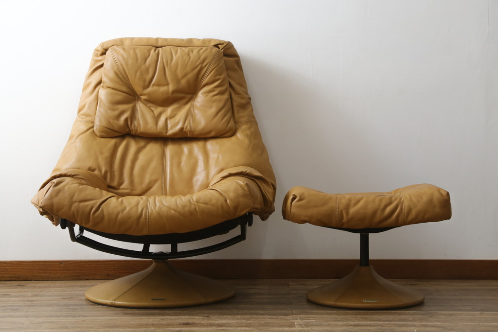中古　美品　希少な廃番品　EKORNES(エコーネス)　最上級クラス　ドルチェシリーズ　ストレスレスチェアとオットマンのセット(本革、レザー、リクライニングチェア、回転チェア、椅子、一人掛けソファ、1Pソファ、フットスツール、北欧)(定価約50万円)(R-081813)