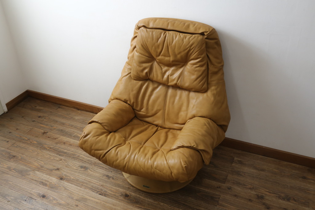 中古　美品　希少な廃番品　EKORNES(エコーネス)　最上級クラス　ドルチェシリーズ　ストレスレスチェアとオットマンのセット(本革、レザー、リクライニングチェア、回転チェア、椅子、一人掛けソファ、1Pソファ、フットスツール、北欧)(定価約50万円)(R-081813)
