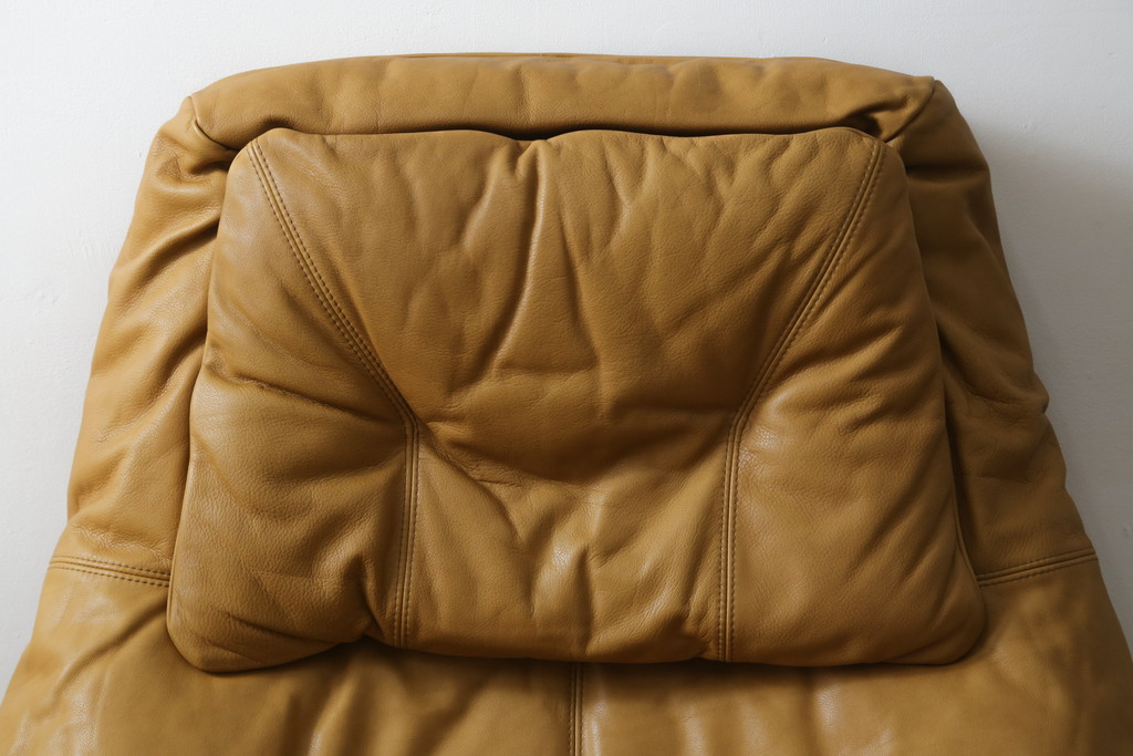 中古　美品　希少な廃番品　EKORNES(エコーネス)　最上級クラス　ドルチェシリーズ　ストレスレスチェアとオットマンのセット(本革、レザー、リクライニングチェア、回転チェア、椅子、一人掛けソファ、1Pソファ、フットスツール、北欧)(定価約50万円)(R-081813)