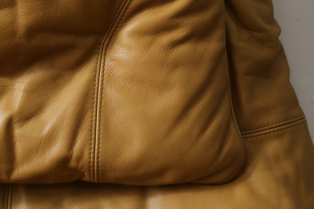中古　美品　希少な廃番品　EKORNES(エコーネス)　最上級クラス　ドルチェシリーズ　ストレスレスチェアとオットマンのセット(本革、レザー、リクライニングチェア、回転チェア、椅子、一人掛けソファ、1Pソファ、フットスツール、北欧)(定価約50万円)(R-081813)