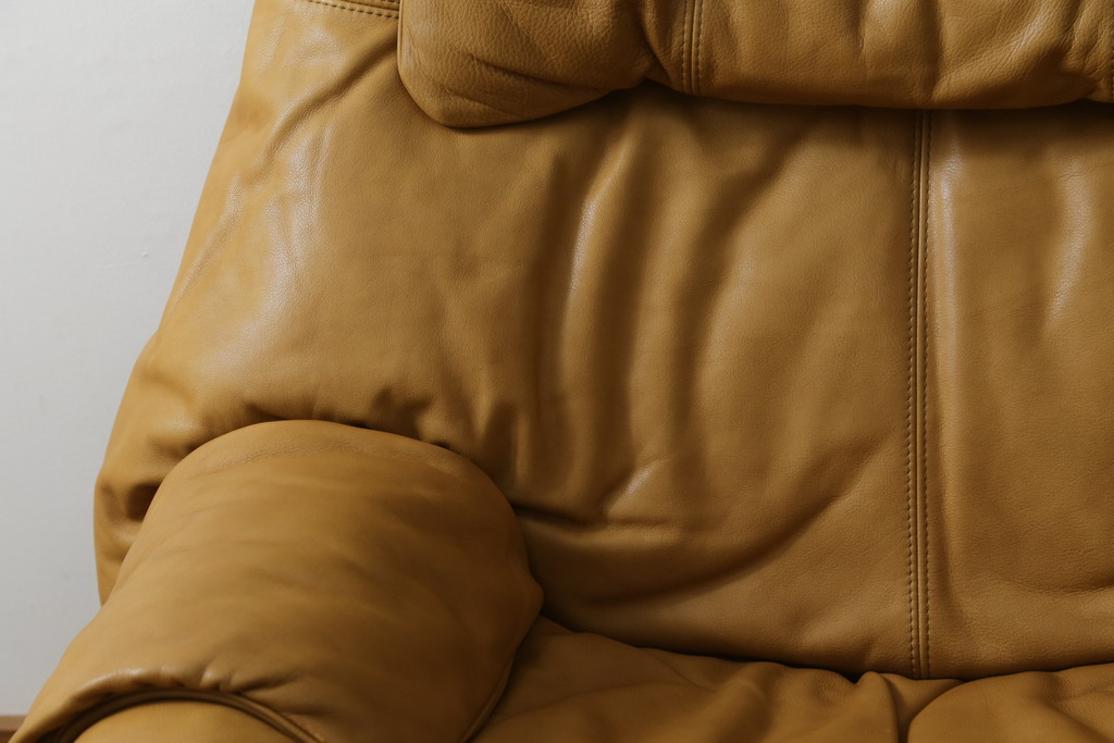 中古　美品　希少な廃番品　EKORNES(エコーネス)　最上級クラス　ドルチェシリーズ　ストレスレスチェアとオットマンのセット(本革、レザー、リクライニングチェア、回転チェア、椅子、一人掛けソファ、1Pソファ、フットスツール、北欧)(定価約50万円)(R-081813)