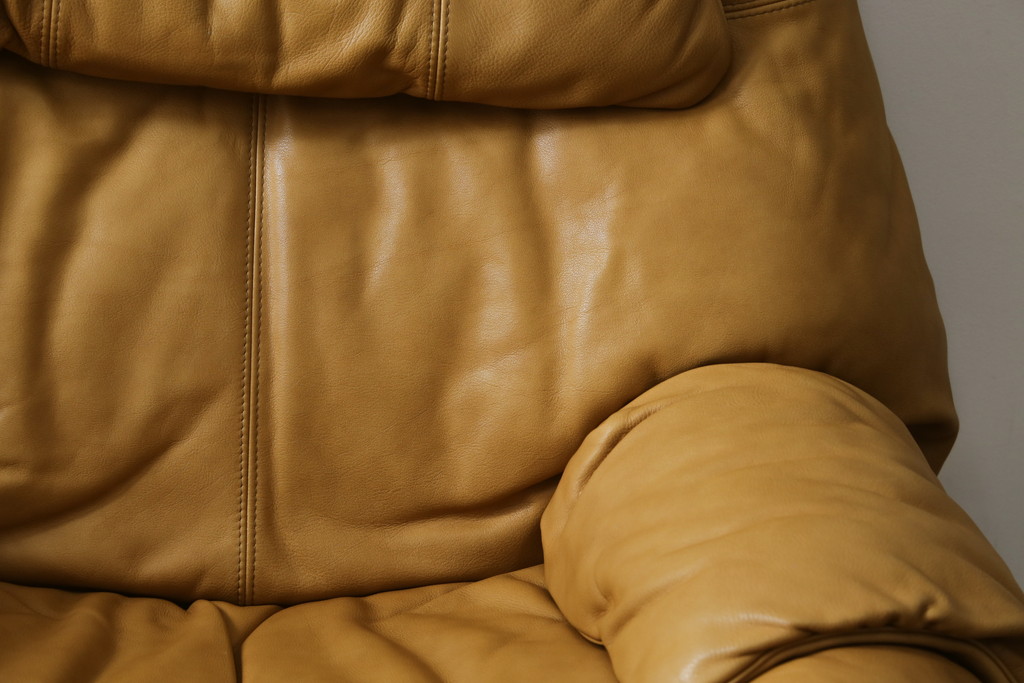 中古　美品　希少な廃番品　EKORNES(エコーネス)　最上級クラス　ドルチェシリーズ　ストレスレスチェアとオットマンのセット(本革、レザー、リクライニングチェア、回転チェア、椅子、一人掛けソファ、1Pソファ、フットスツール、北欧)(定価約50万円)(R-081813)
