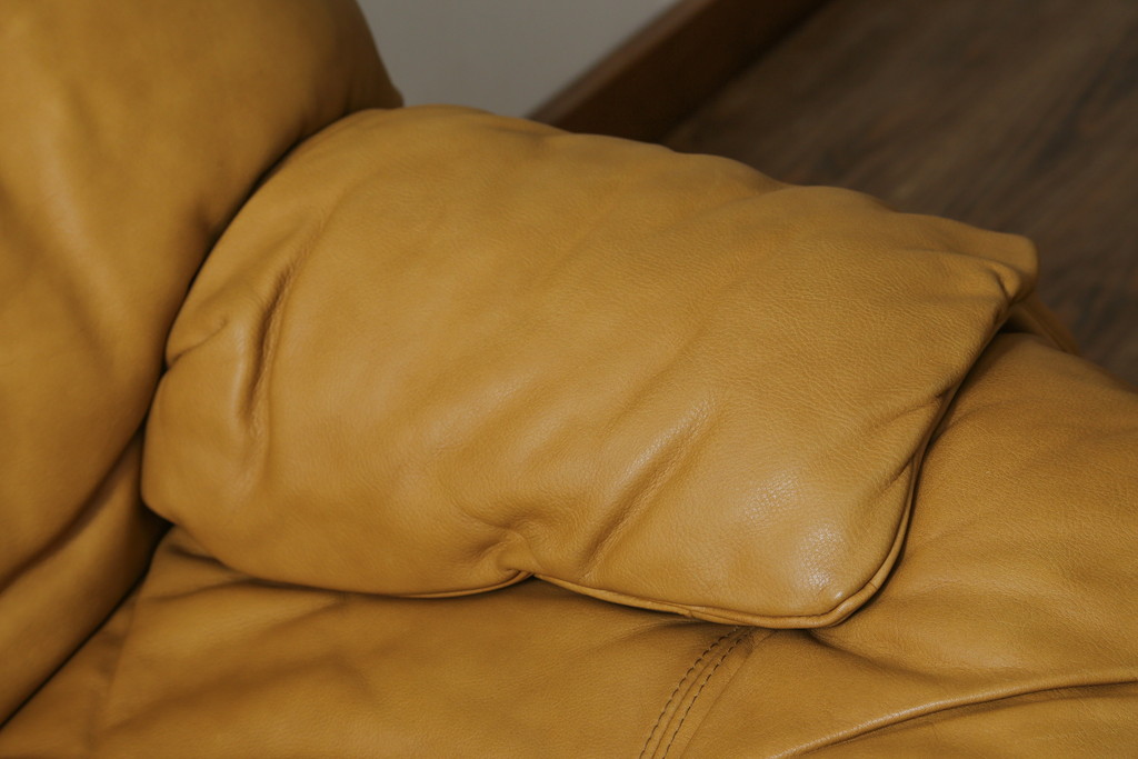 中古　美品　希少な廃番品　EKORNES(エコーネス)　最上級クラス　ドルチェシリーズ　ストレスレスチェアとオットマンのセット(本革、レザー、リクライニングチェア、回転チェア、椅子、一人掛けソファ、1Pソファ、フットスツール、北欧)(定価約50万円)(R-081813)