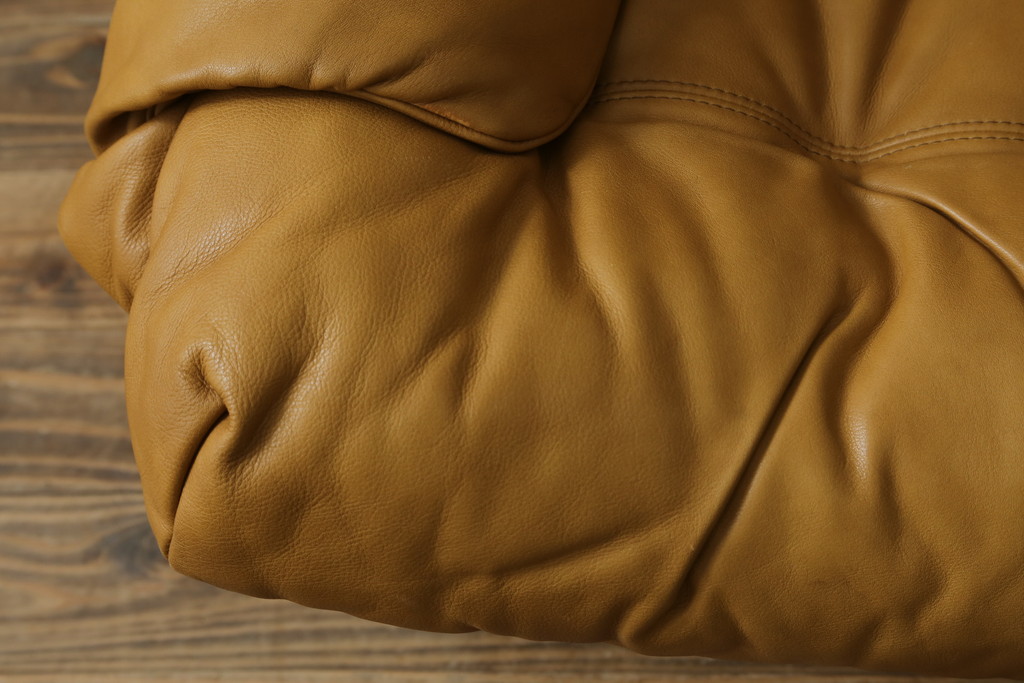 中古　美品　希少な廃番品　EKORNES(エコーネス)　最上級クラス　ドルチェシリーズ　ストレスレスチェアとオットマンのセット(本革、レザー、リクライニングチェア、回転チェア、椅子、一人掛けソファ、1Pソファ、フットスツール、北欧)(定価約50万円)(R-081813)