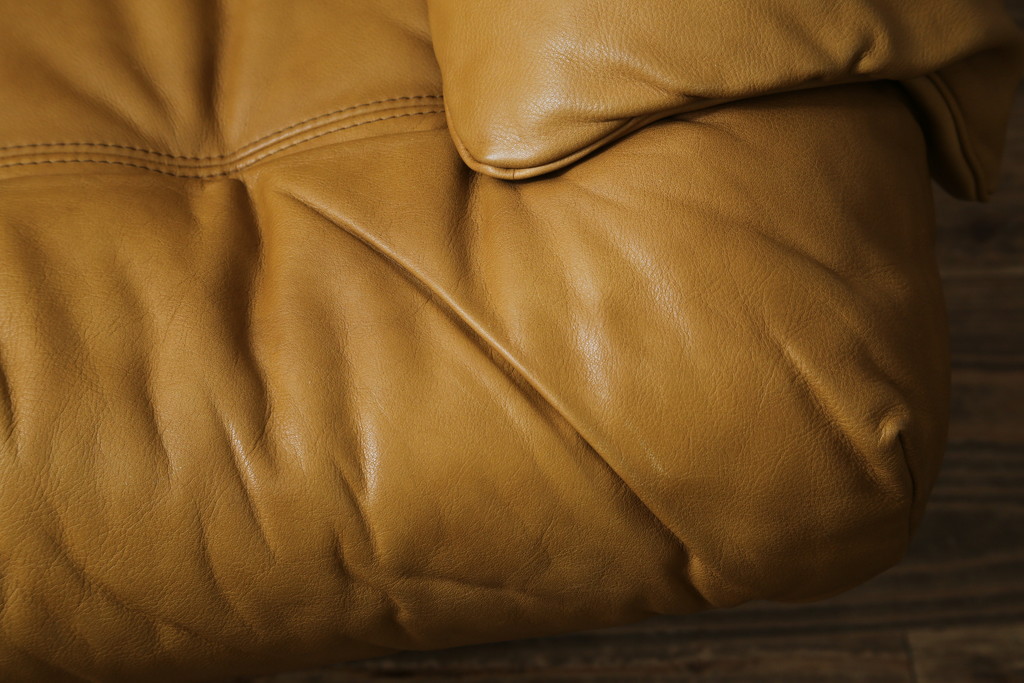 中古　美品　希少な廃番品　EKORNES(エコーネス)　最上級クラス　ドルチェシリーズ　ストレスレスチェアとオットマンのセット(本革、レザー、リクライニングチェア、回転チェア、椅子、一人掛けソファ、1Pソファ、フットスツール、北欧)(定価約50万円)(R-081813)