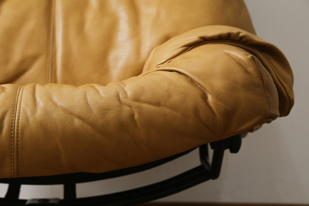 中古　美品　希少な廃番品　EKORNES(エコーネス)　最上級クラス　ドルチェシリーズ　ストレスレスチェアとオットマンのセット(本革、レザー、リクライニングチェア、回転チェア、椅子、一人掛けソファ、1Pソファ、フットスツール、北欧)(定価約50万円)(R-081813)