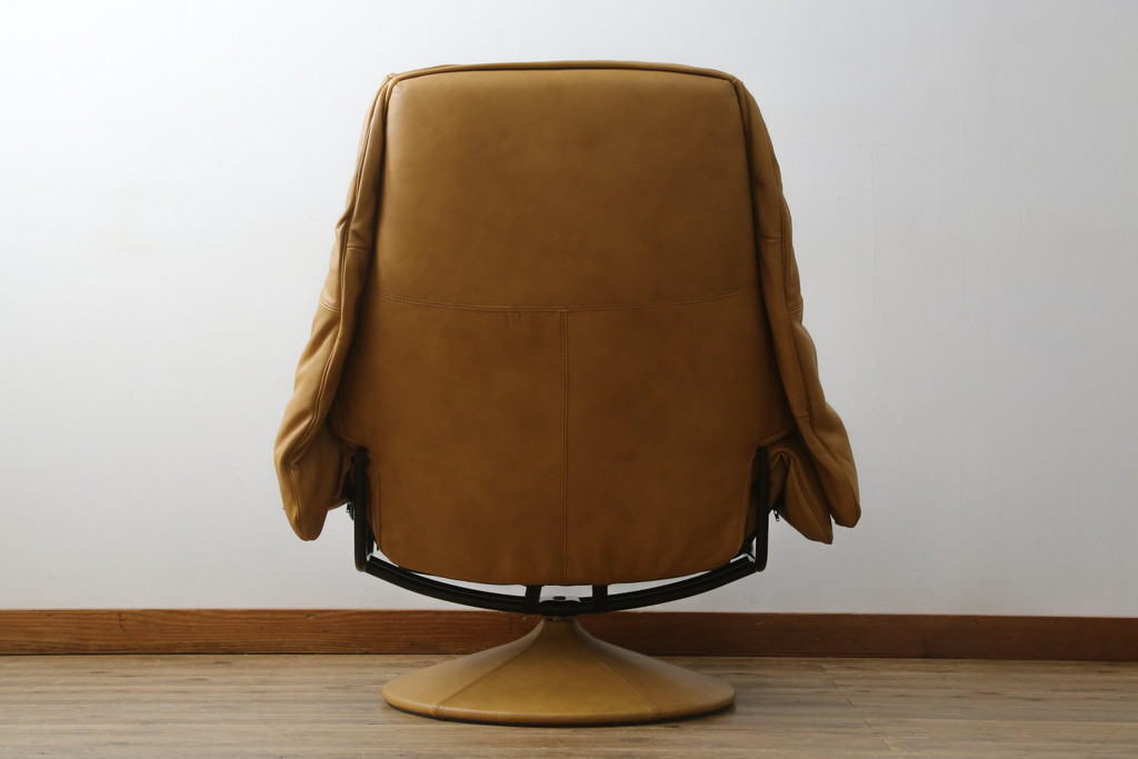 中古　美品　希少な廃番品　EKORNES(エコーネス)　最上級クラス　ドルチェシリーズ　ストレスレスチェアとオットマンのセット(本革、レザー、リクライニングチェア、回転チェア、椅子、一人掛けソファ、1Pソファ、フットスツール、北欧)(定価約50万円)(R-081813)