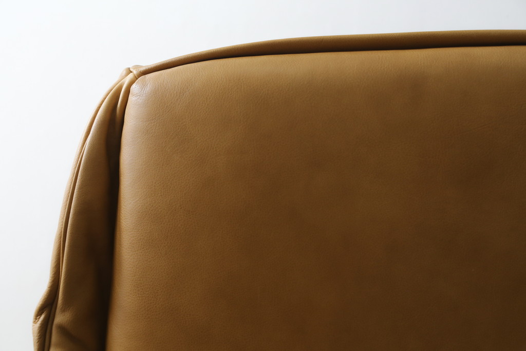 中古　美品　希少な廃番品　EKORNES(エコーネス)　最上級クラス　ドルチェシリーズ　ストレスレスチェアとオットマンのセット(本革、レザー、リクライニングチェア、回転チェア、椅子、一人掛けソファ、1Pソファ、フットスツール、北欧)(定価約50万円)(R-081813)