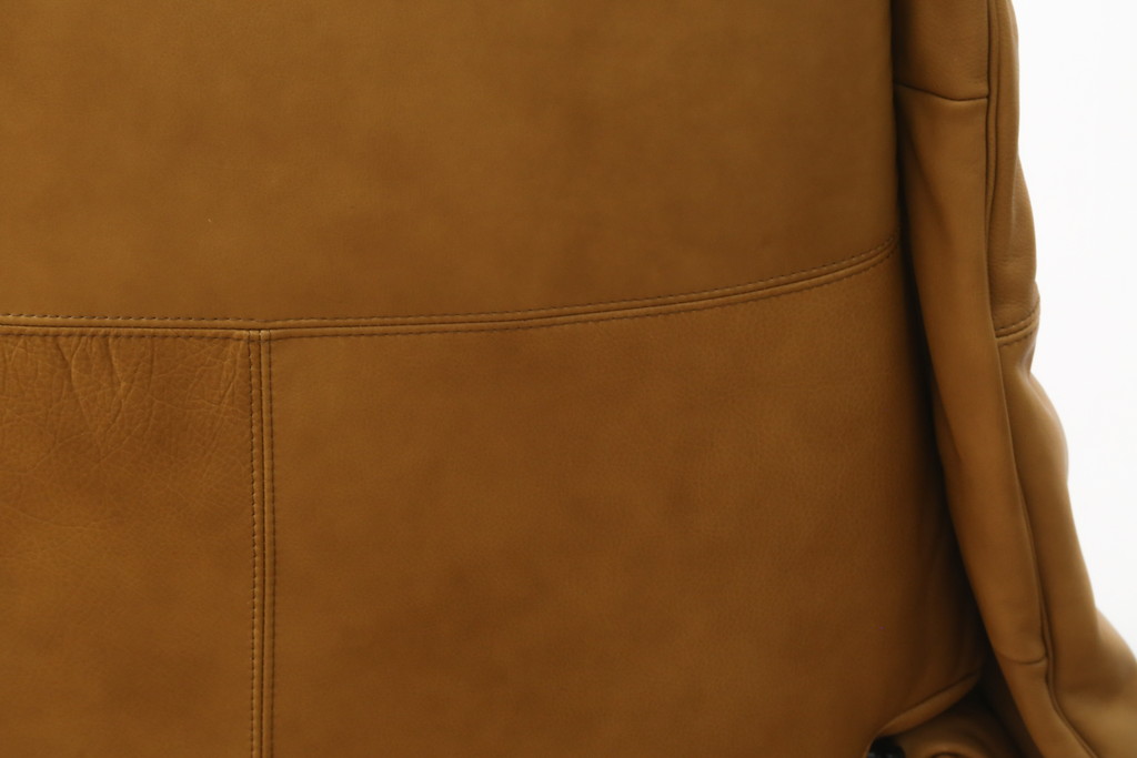 中古　美品　希少な廃番品　EKORNES(エコーネス)　最上級クラス　ドルチェシリーズ　ストレスレスチェアとオットマンのセット(本革、レザー、リクライニングチェア、回転チェア、椅子、一人掛けソファ、1Pソファ、フットスツール、北欧)(定価約50万円)(R-081813)