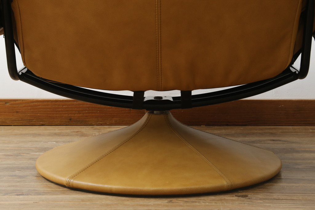中古　美品　希少な廃番品　EKORNES(エコーネス)　最上級クラス　ドルチェシリーズ　ストレスレスチェアとオットマンのセット(本革、レザー、リクライニングチェア、回転チェア、椅子、一人掛けソファ、1Pソファ、フットスツール、北欧)(定価約50万円)(R-081813)