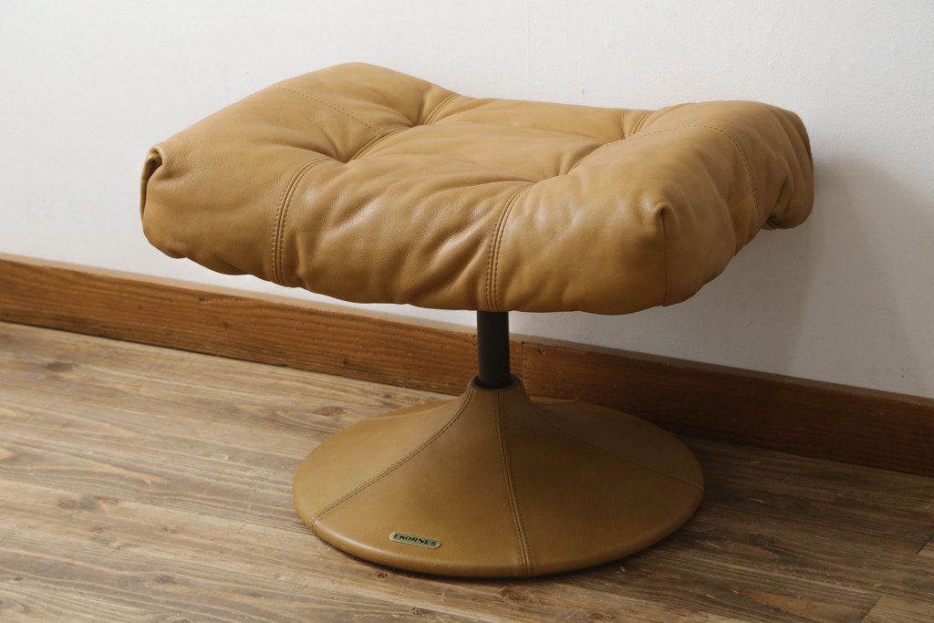 中古　美品　希少な廃番品　EKORNES(エコーネス)　最上級クラス　ドルチェシリーズ　ストレスレスチェアとオットマンのセット(本革、レザー、リクライニングチェア、回転チェア、椅子、一人掛けソファ、1Pソファ、フットスツール、北欧)(定価約50万円)(R-081813)