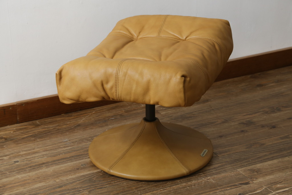 中古　美品　希少な廃番品　EKORNES(エコーネス)　最上級クラス　ドルチェシリーズ　ストレスレスチェアとオットマンのセット(本革、レザー、リクライニングチェア、回転チェア、椅子、一人掛けソファ、1Pソファ、フットスツール、北欧)(定価約50万円)(R-081813)