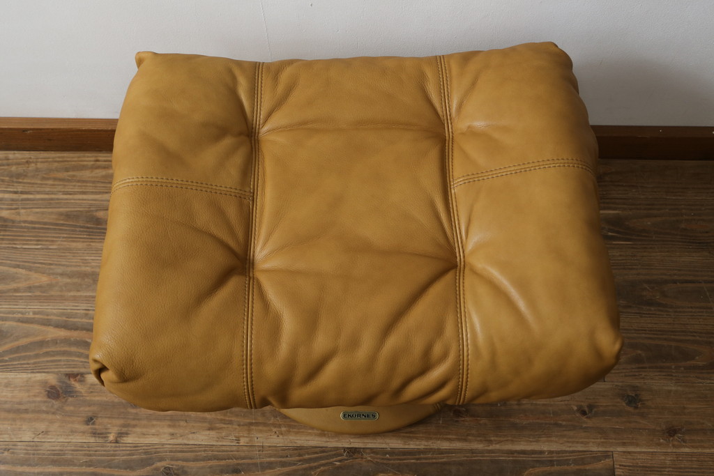 中古　美品　希少な廃番品　EKORNES(エコーネス)　最上級クラス　ドルチェシリーズ　ストレスレスチェアとオットマンのセット(本革、レザー、リクライニングチェア、回転チェア、椅子、一人掛けソファ、1Pソファ、フットスツール、北欧)(定価約50万円)(R-081813)