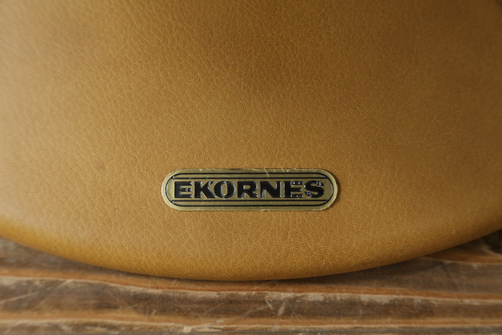 中古　美品　希少な廃番品　EKORNES(エコーネス)　最上級クラス　ドルチェシリーズ　ストレスレスチェアとオットマンのセット(本革、レザー、リクライニングチェア、回転チェア、椅子、一人掛けソファ、1Pソファ、フットスツール、北欧)(定価約50万円)(R-081813)