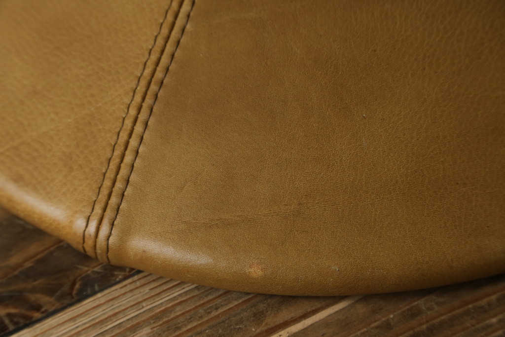 中古　美品　希少な廃番品　EKORNES(エコーネス)　最上級クラス　ドルチェシリーズ　ストレスレスチェアとオットマンのセット(本革、レザー、リクライニングチェア、回転チェア、椅子、一人掛けソファ、1Pソファ、フットスツール、北欧)(定価約50万円)(R-081813)