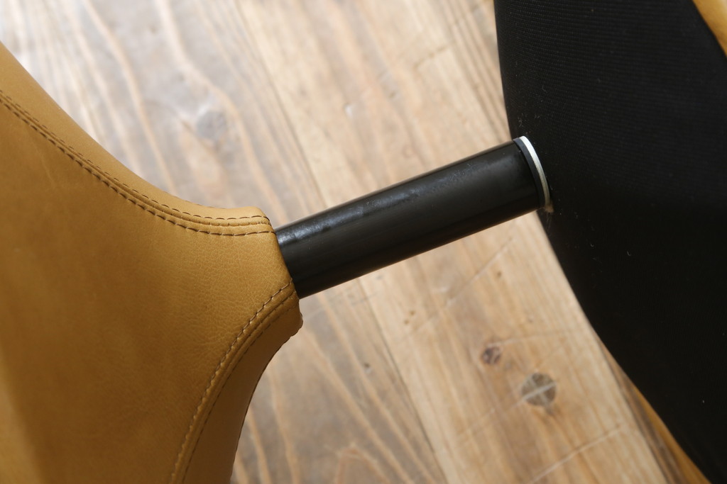 中古　美品　希少な廃番品　EKORNES(エコーネス)　最上級クラス　ドルチェシリーズ　ストレスレスチェアとオットマンのセット(本革、レザー、リクライニングチェア、回転チェア、椅子、一人掛けソファ、1Pソファ、フットスツール、北欧)(定価約50万円)(R-081813)