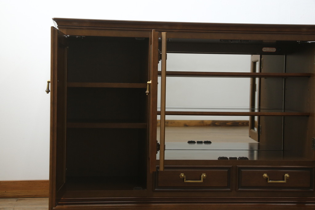 中古　美品　maruni(マルニ木工)　地中海ロイヤルシリーズ(ROYAL)　クラシカルな雰囲気を醸し出すサイドボード(キャビネット、収納棚、戸棚、飾り棚)(定価約54万円)(R-080679)