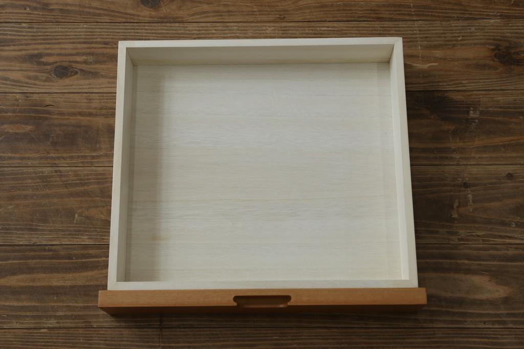 中古　未使用展示品　桜模様と明るい色合いが軽やかな雰囲気を醸し出す照明付きのモダン仏壇(床置き仏壇、家具調仏壇、祭壇、戸棚、収納棚)(定価約40万円)(R-080361)