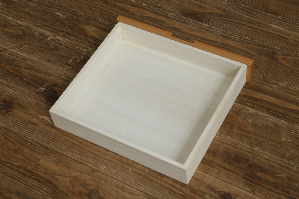 中古　未使用展示品　桜模様と明るい色合いが軽やかな雰囲気を醸し出す照明付きのモダン仏壇(床置き仏壇、家具調仏壇、祭壇、戸棚、収納棚)(定価約40万円)(R-080361)