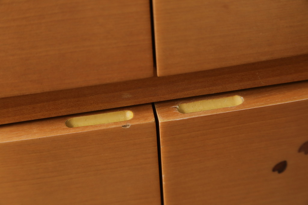 中古　未使用展示品　桜模様と明るい色合いが軽やかな雰囲気を醸し出す照明付きのモダン仏壇(床置き仏壇、家具調仏壇、祭壇、戸棚、収納棚)(定価約40万円)(R-080361)