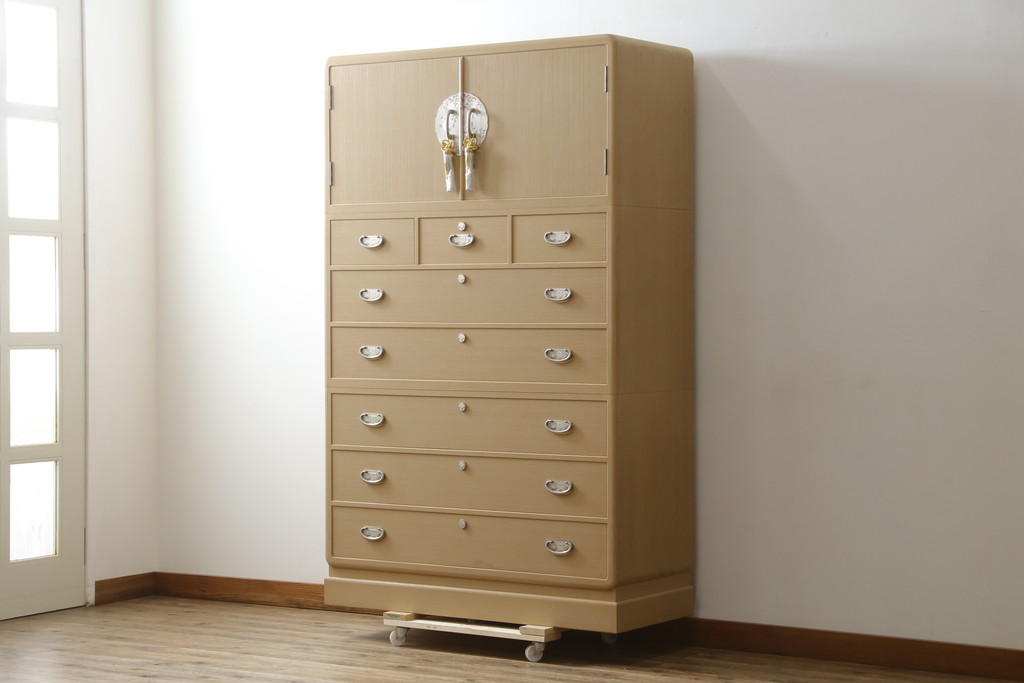 中古　美品　光彦刻　淡い色合いの品のある金具が魅力的な加茂総桐箪笥(総桐たんす、四方丸、大丸、衣装箪笥、収納箪笥、和タンス、引き出し、バラ売り可能)(定価約200万円)(R-082830)