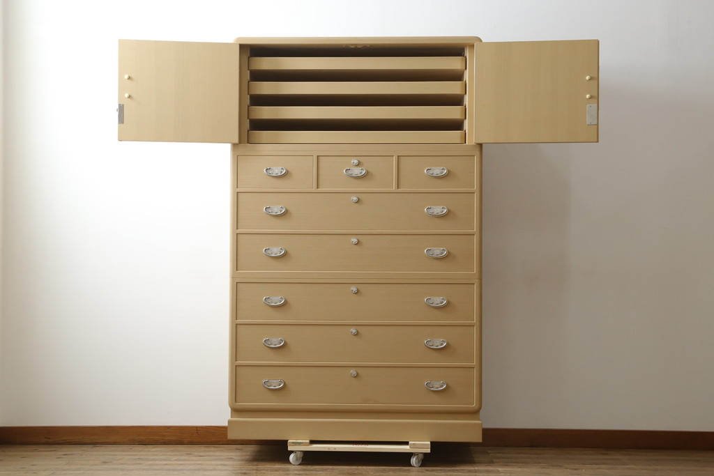 中古　美品　光彦刻　淡い色合いの品のある金具が魅力的な加茂総桐箪笥(総桐たんす、四方丸、大丸、衣装箪笥、収納箪笥、和タンス、引き出し、バラ売り可能)(定価約200万円)(R-082830)