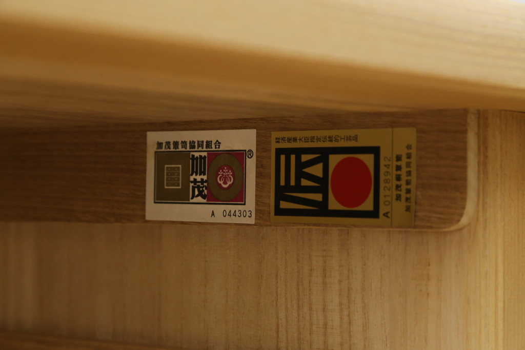 中古　美品　光彦刻　淡い色合いの品のある金具が魅力的な加茂総桐箪笥(総桐たんす、四方丸、大丸、衣装箪笥、収納箪笥、和タンス、引き出し、バラ売り可能)(定価約200万円)(R-082830)