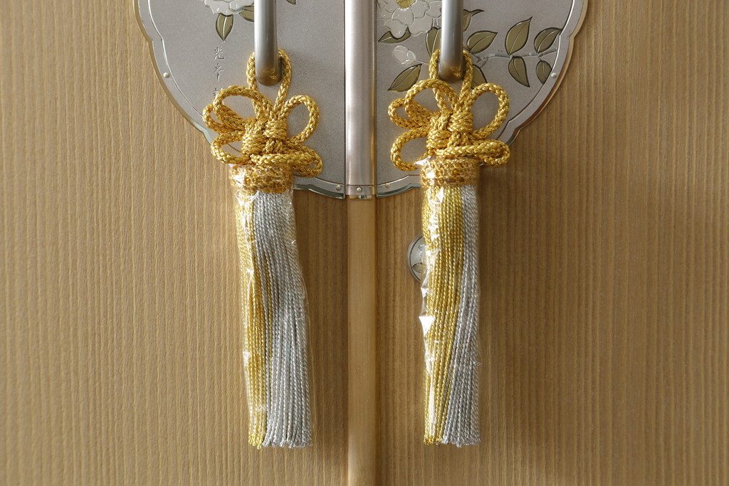 中古　美品　光彦刻　淡い色合いの品のある金具が魅力的な加茂総桐箪笥(総桐たんす、四方丸、大丸、衣装箪笥、収納箪笥、和タンス、引き出し、バラ売り可能)(定価約200万円)(R-082830)