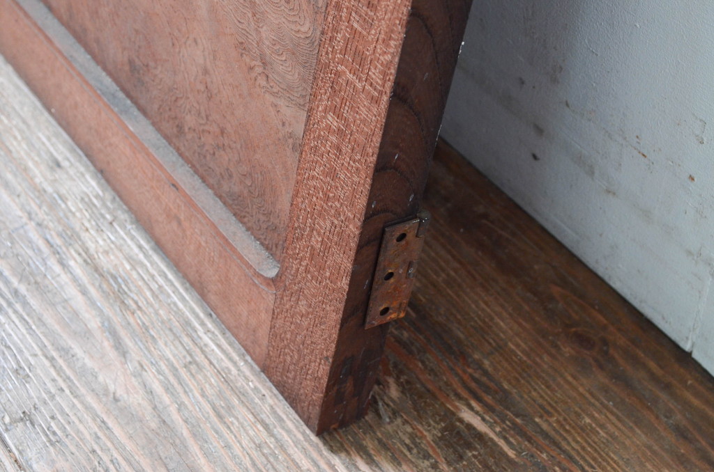 アンティーク建具　最高級!!　欅(ケヤキ)材玉杢　　使い込まれた風合いと凝った作り込みが魅力の扉1枚(窓、木製扉)(R-081696)