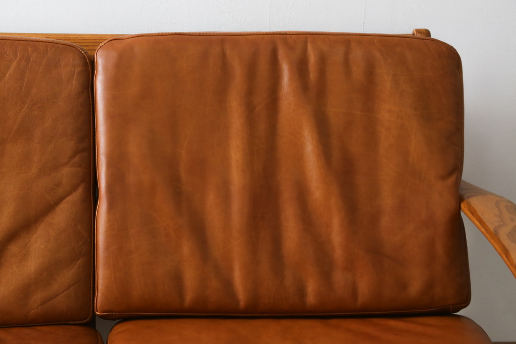 中古　美品　希少な廃番品　ACME Furniture(アクメファニチャー)　DELMAR(デルマー)　使い込まれた本革(レザー)がヴィンテージスタイルによく馴染む3人掛けソファ(三人掛けソファ、3P、トリプルソファ)(定価約30万円)(R-081448)