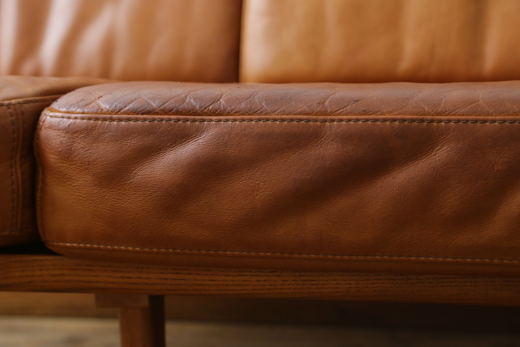 中古　美品　希少な廃番品　ACME Furniture(アクメファニチャー)　DELMAR(デルマー)　使い込まれた本革(レザー)がヴィンテージスタイルによく馴染む3人掛けソファ(三人掛けソファ、3P、トリプルソファ)(定価約30万円)(R-081448)
