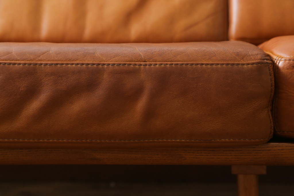 中古　美品　希少な廃番品　ACME Furniture(アクメファニチャー)　DELMAR(デルマー)　使い込まれた本革(レザー)がヴィンテージスタイルによく馴染む3人掛けソファ(三人掛けソファ、3P、トリプルソファ)(定価約30万円)(R-081448)