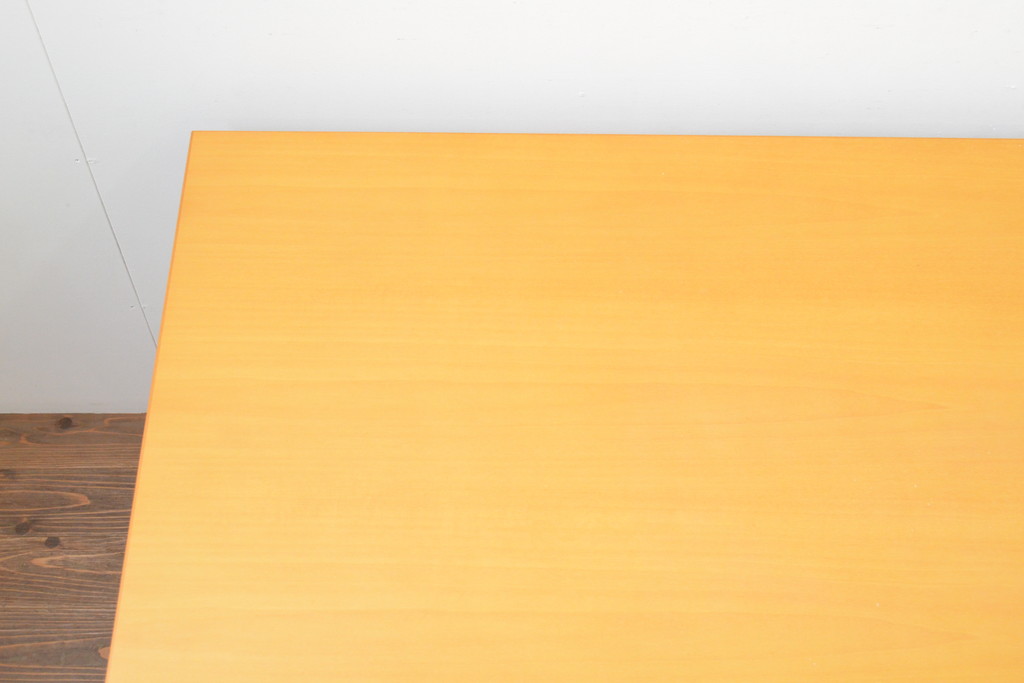中古　美品　arflex(アルフレックス)　TAVOLO VOLO(タボロ・ボーロ)　スタイリッシュな佇まいが目を引くダイニングテーブル(作業台、食卓、ワークデスク)(R-068066)
