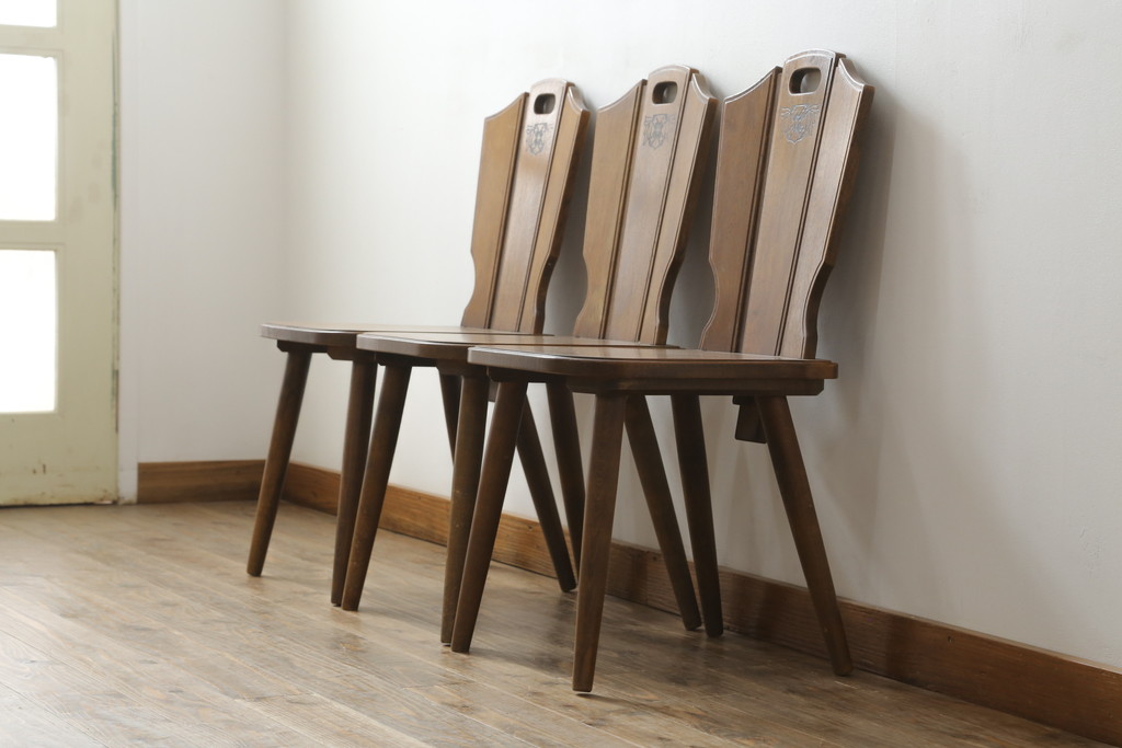 中古　希少な絶版品!!　カリモク家具(karimoku)　ルスティック(RUSTIC)　オーク材　カントリースタイルの空間づくりにおすすめなダイニングチェア3脚セット(板座チェア、椅子、イス、バラ売り可能)(R-075947)