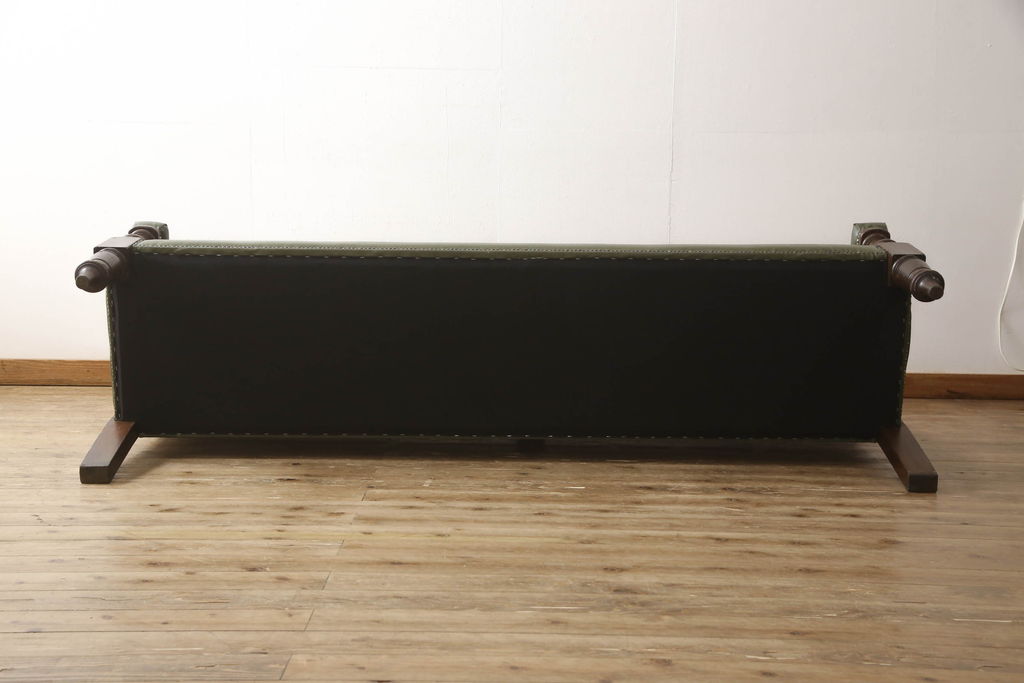 アンティーク家具　イギリスアンティーク　バーチ材　落ち着きのある大人の空間を演出するベンチソファ(3人掛けソファ、アームソファ)(R-049220)