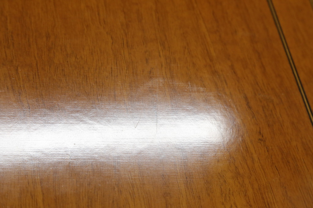 中古　美品　IDC大塚家具取り扱い　イタリア高級家具　メデア(Medea)　クラシカルな佇まいが美しいダイニングテーブル(エクステンションテーブル、拡張式テーブル、食卓、4人掛け、6人掛け)(R-070756)