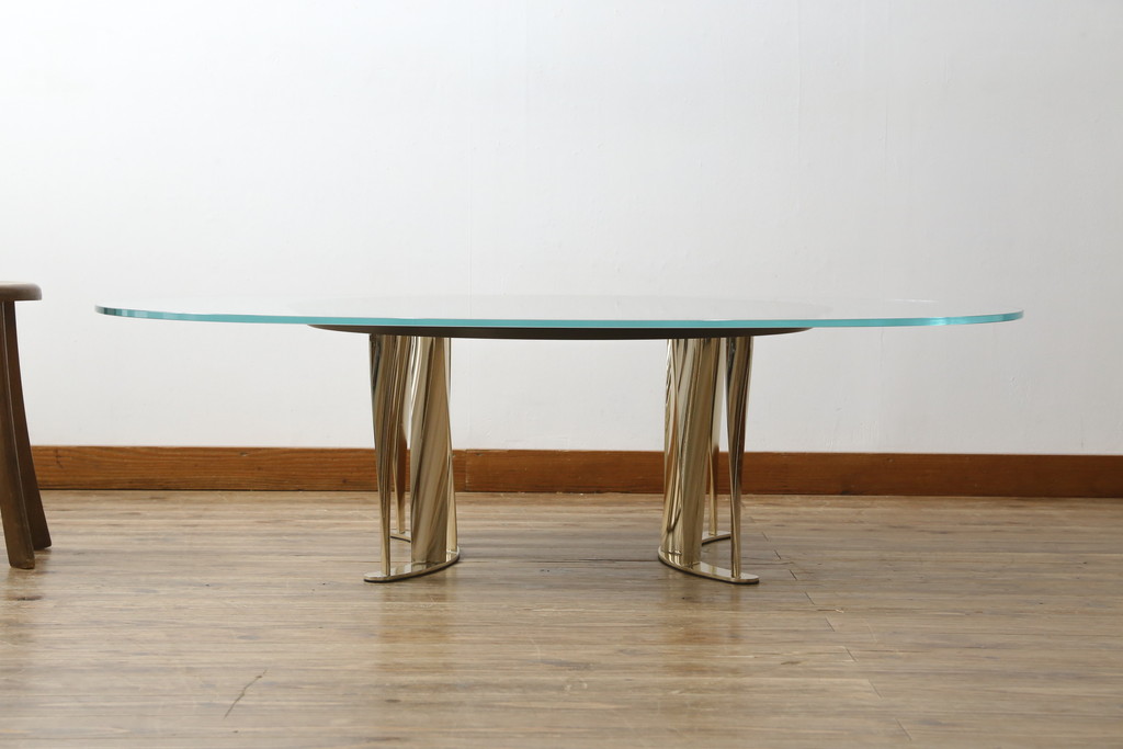 中古　美品　Cassina(カッシーナ)　476-15　BOBOLI(ボボリ)　ガラス天板　個性溢れるデザインが魅力のオーバルローテーブル(リビングテーブル、センターテーブル)(定価約68万円)(R-075201)
