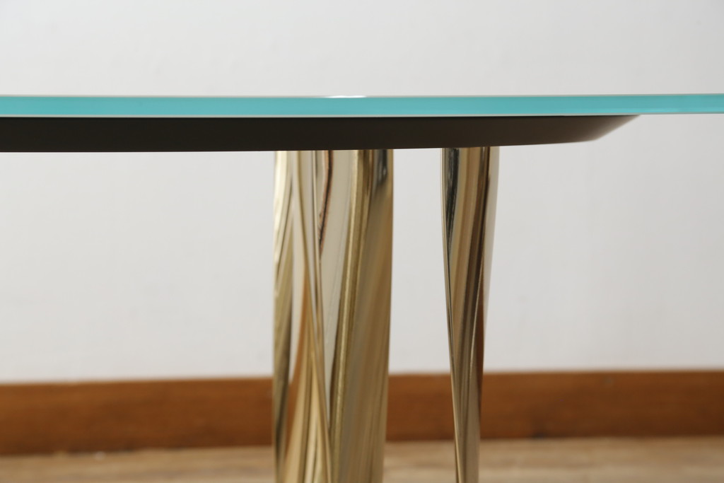 中古　美品　Cassina(カッシーナ)　476-15　BOBOLI(ボボリ)　ガラス天板　個性溢れるデザインが魅力のオーバルローテーブル(リビングテーブル、センターテーブル)(定価約68万円)(R-075201)