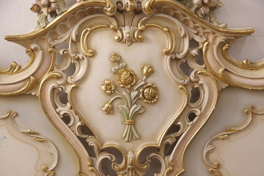 中古 美品 イタリア高級輸入家具 華やかな彫刻がラグジュアリー 中古 美品 イタリア高級輸入家具 華やかな彫刻がラグジュアリー
