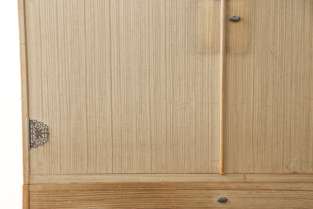 中古　国産　職人手造品　収納力抜群!!上品な佇まいが落ち着きのある空間を演出する桐箪笥(並厚、四方丸、桐たんす、着物箪笥、衣装箪笥、和タンス、引き出し)(R-058067)